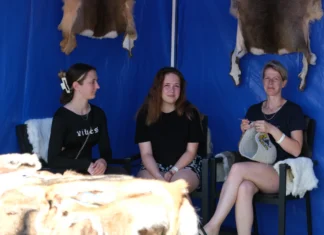 Mäeotsa hobitalu esindajad on kohal kokkutulekul